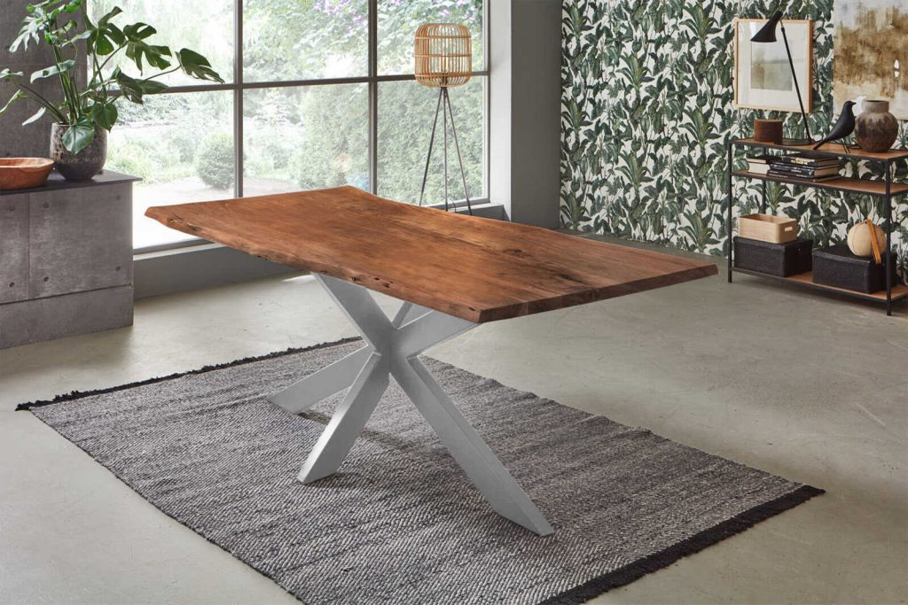 SAM_NEU-Esszimmer-Baumkante-Tische-Tabea-nussbaum-silber-300-Tabea_nussbaum_silber_01